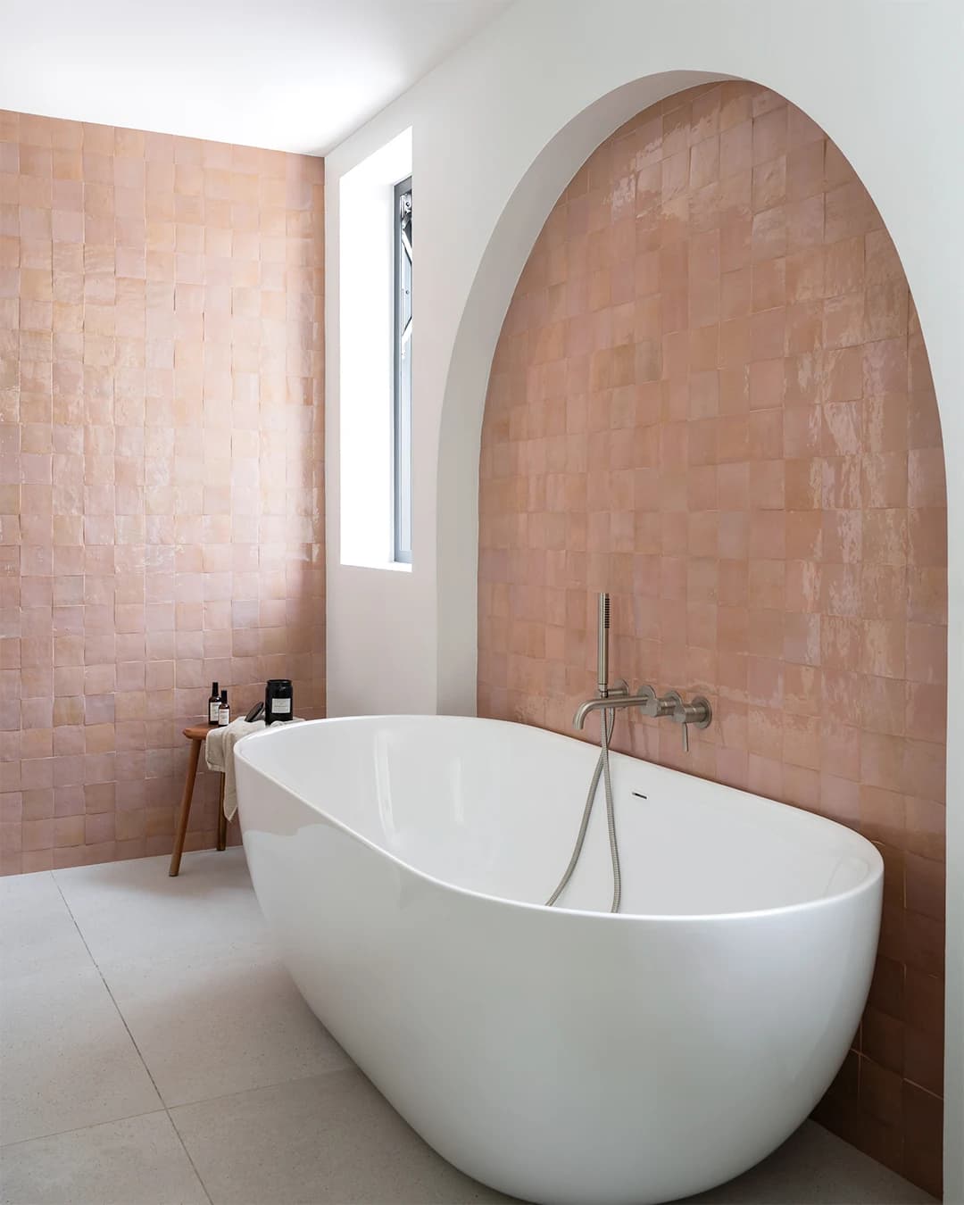 Bathroom walls in pink Zellige.