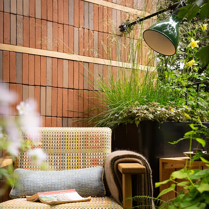 vertical-terracotta-tiles-balcony-wall
