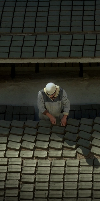 clay-drying-under-sun-zellige-production